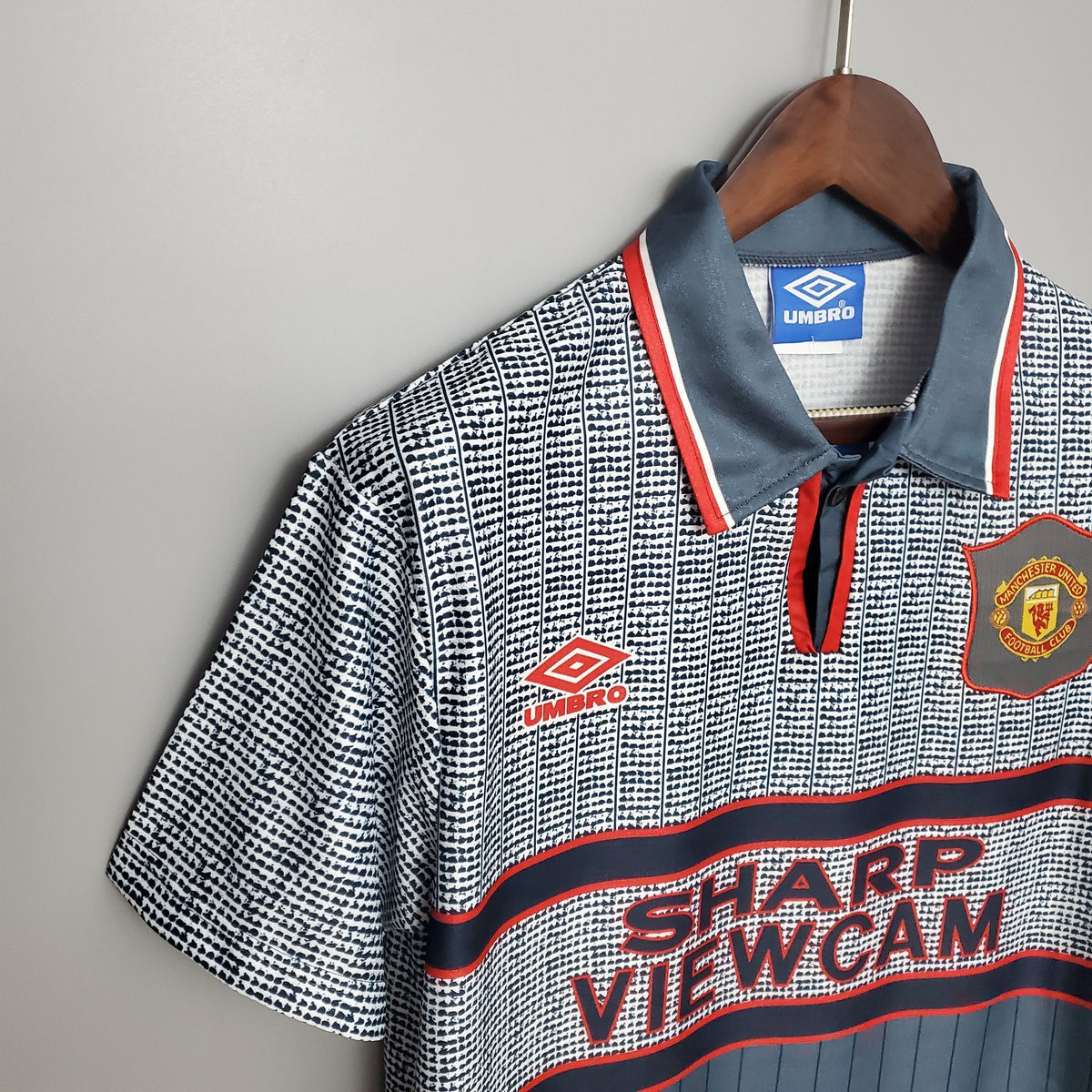 MANCHESTER UNITED I 95/96 HOMBRE (RETRO) - Vitrine Futebolística