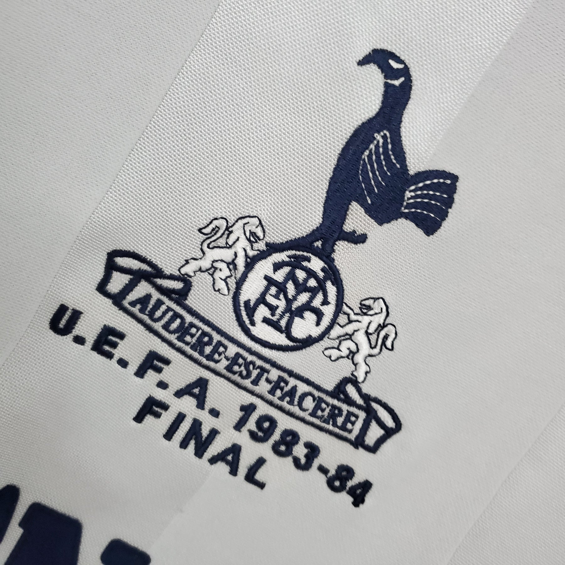 TOTTENHAM l 83/84 HOMBRE (RETRO) - Vitrine Futebolística
