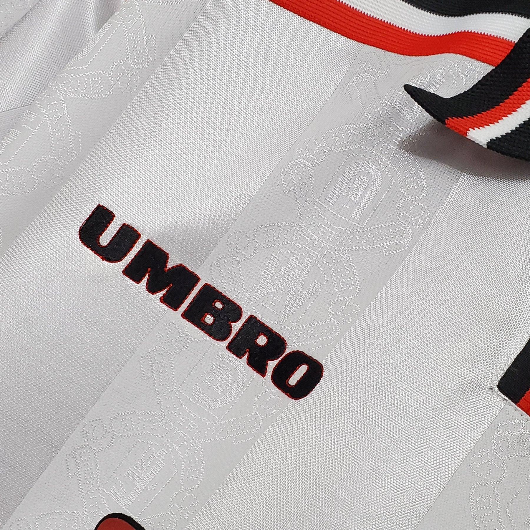 MANCHESTER UNITED I 97/98 HOMBRE (RETRO) - Vitrine Futebolística