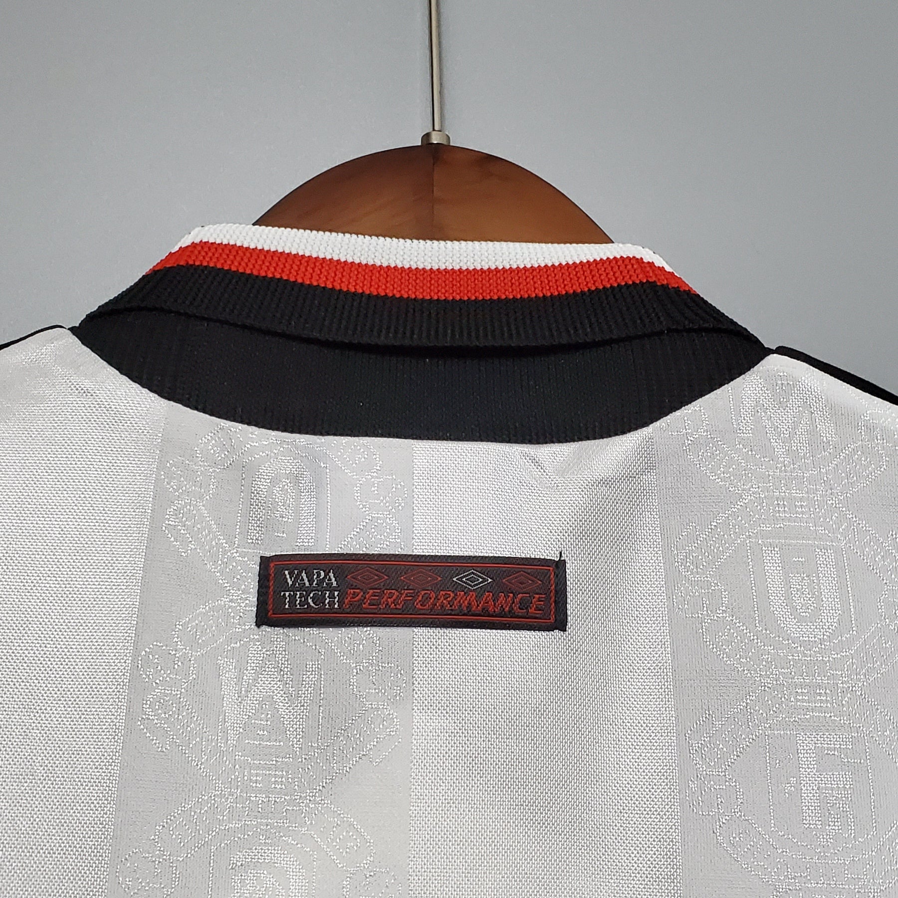 MANCHESTER UNITED I 97/98 HOMBRE (RETRO) - Vitrine Futebolística