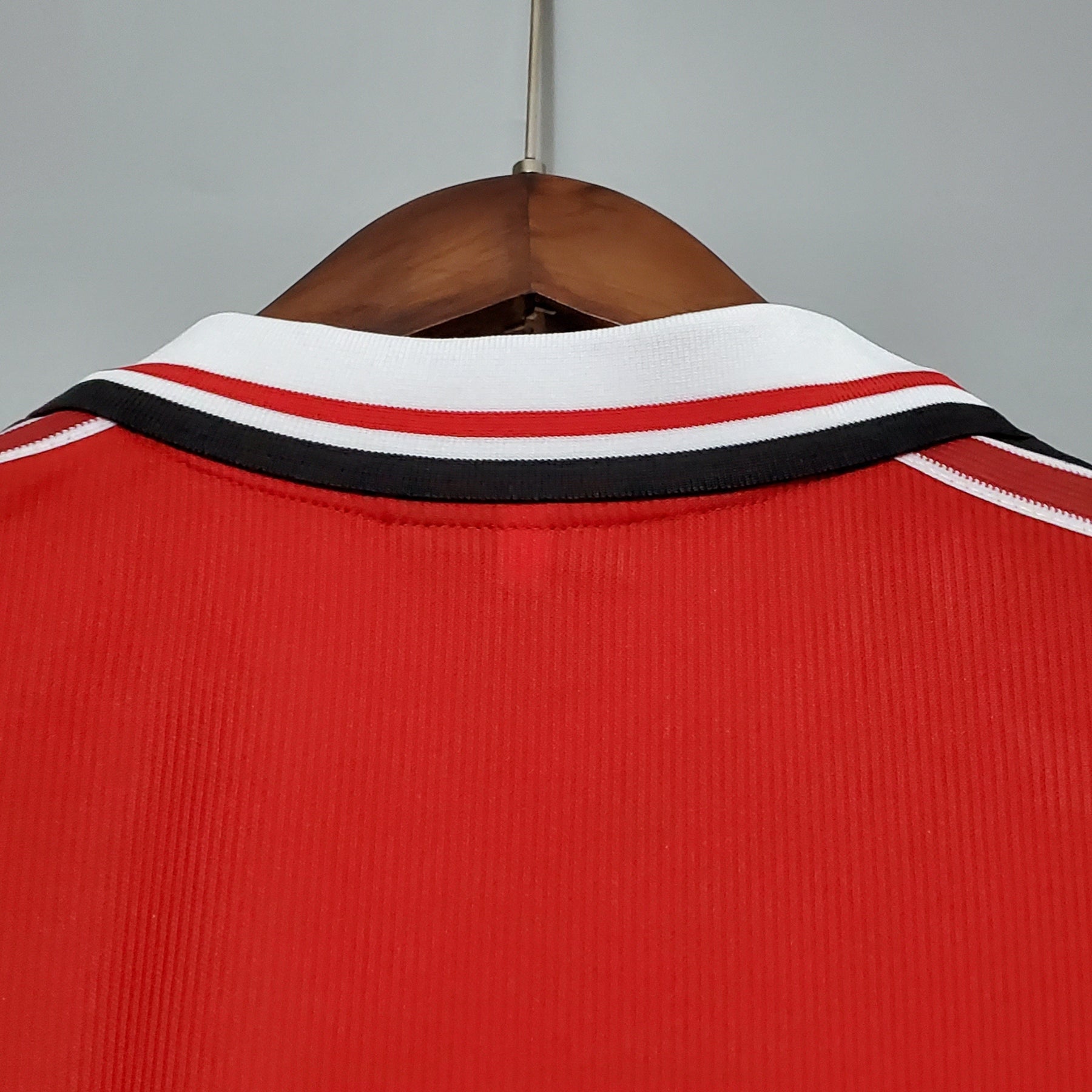 MANCHESTER UNITED I 98/99 HOMBRE (RETRO) - Vitrine Futebolística