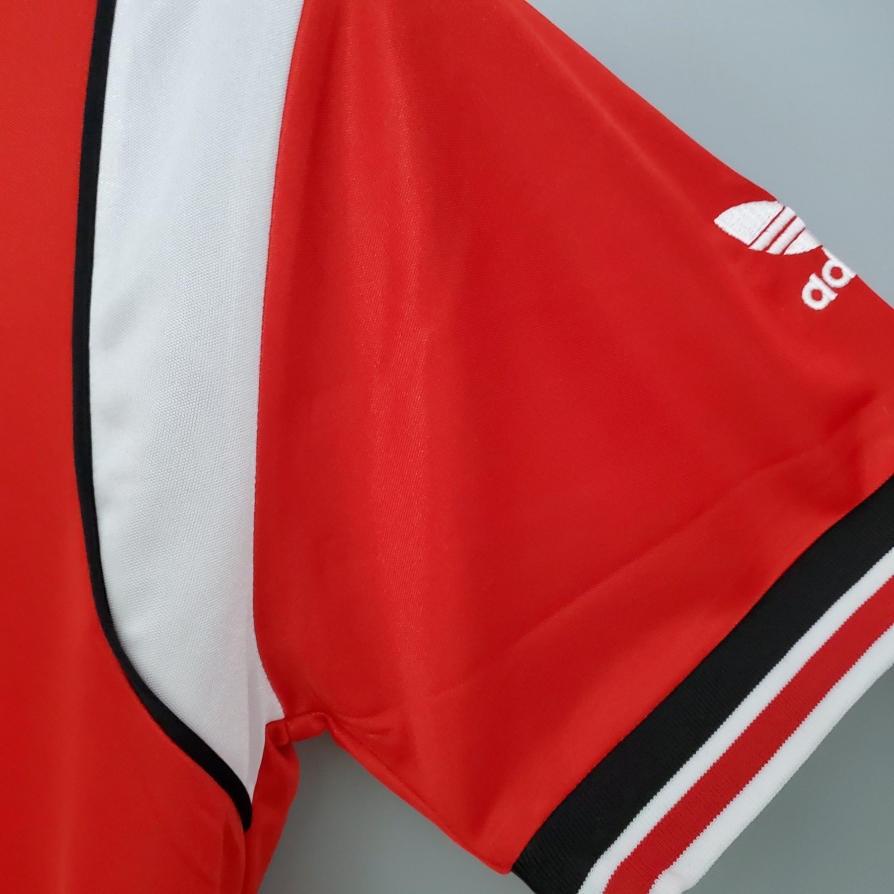 MANCHESTER UNITED I 1985 HOMBRE (RETRO) - Vitrine Futebolística