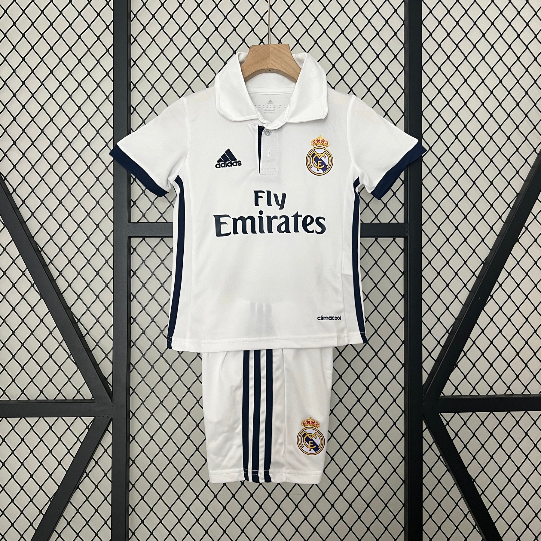 CAMISETA REAL MADRID I 16/17 CONJUNTO INFANTIL (RETRO) - Vitrine Futebolística