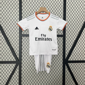CAMISETA REAL MADRID I 13/14 CONJUNTO INFANTIL (RETRO) - Vitrine Futebolística