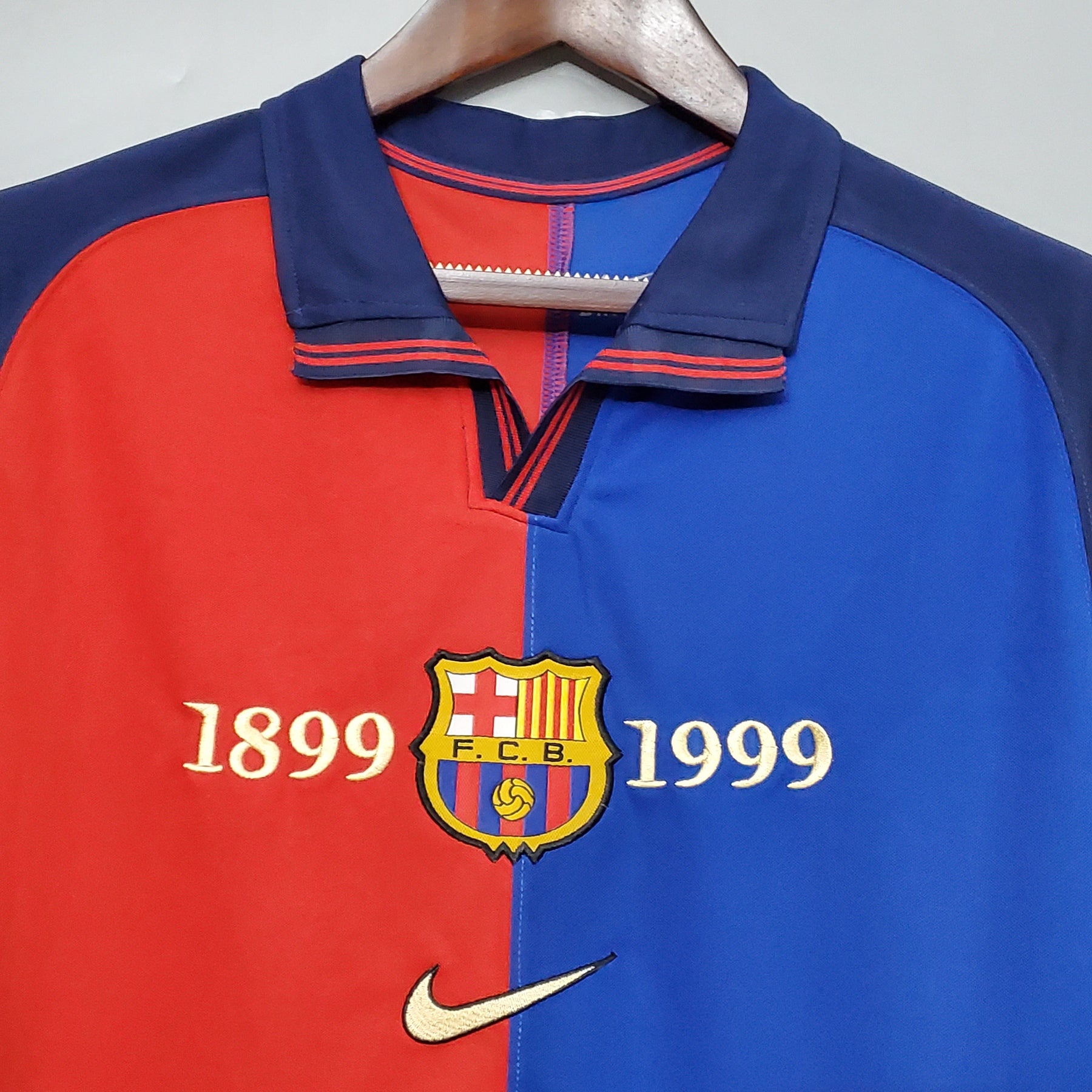 BARCELONA I EDICIÓN ESPECIAL 100° HOMBRE (RETRO) - Vitrine Futebolística