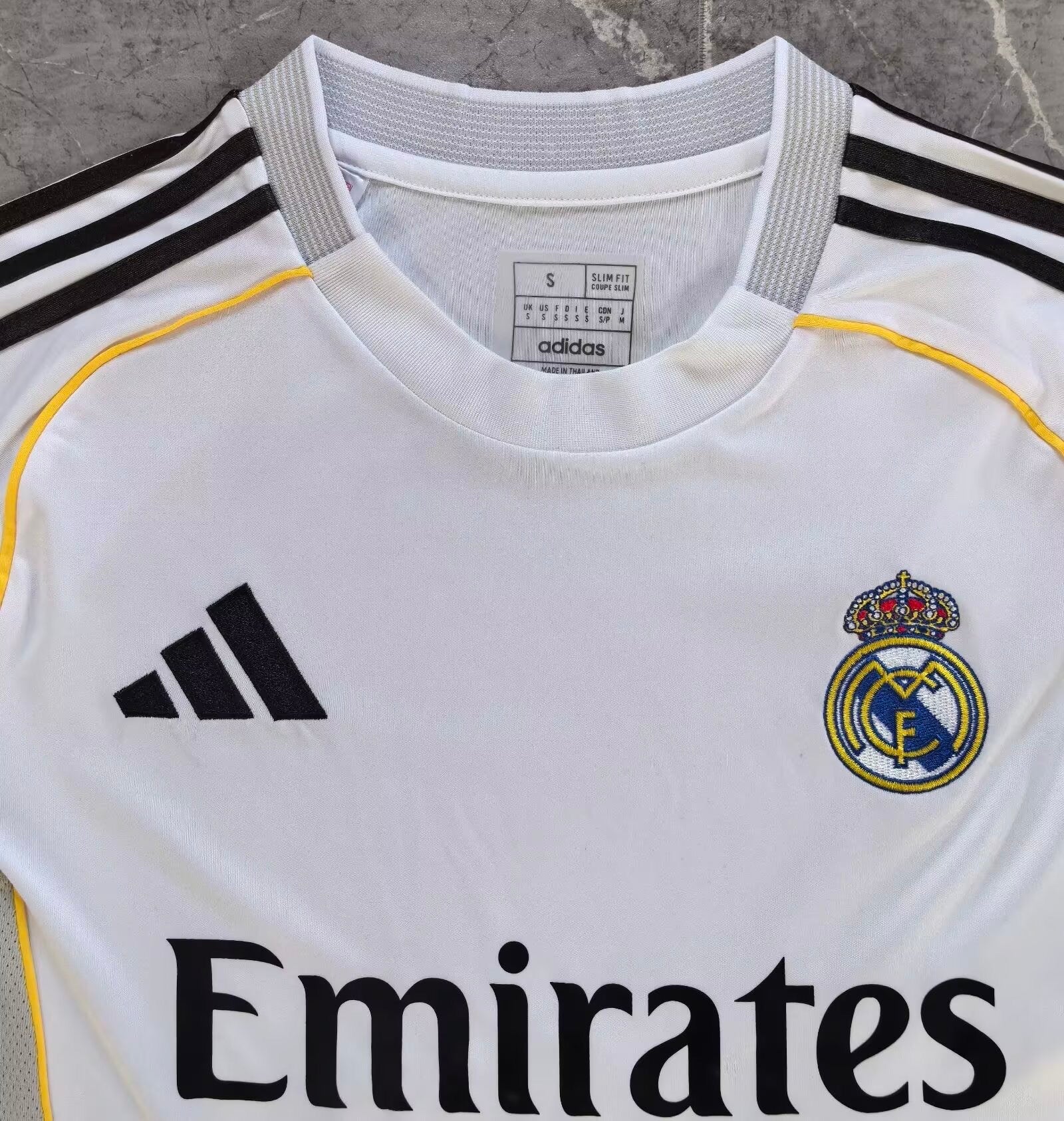 Real Madrid Titular Camiseta 2025/26 - Version Fan