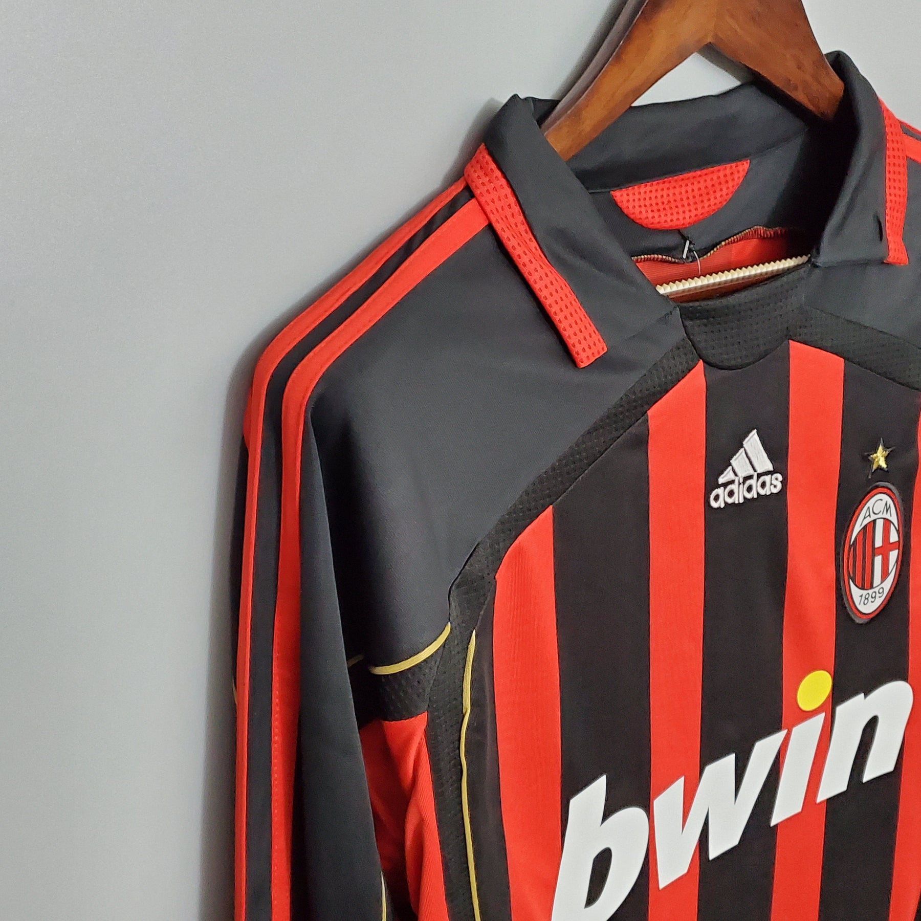 MILAN V 06/07 HOMBRE (RETRO) MANGA LARGA - Vitrine Futebolística