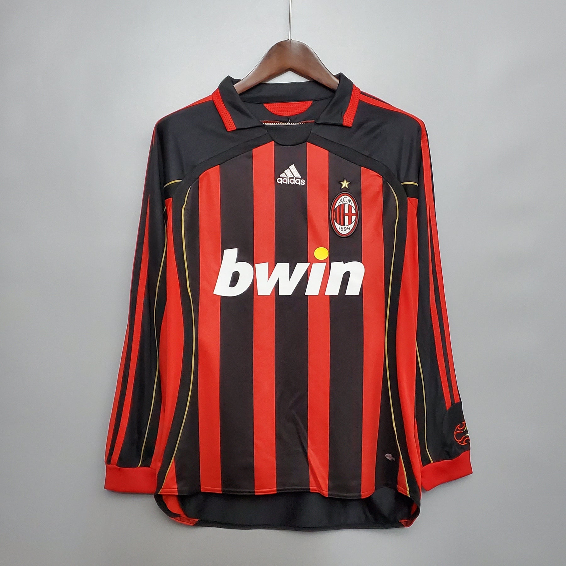 MILAN V 06/07 HOMBRE (RETRO) MANGA LARGA - Vitrine Futebolística