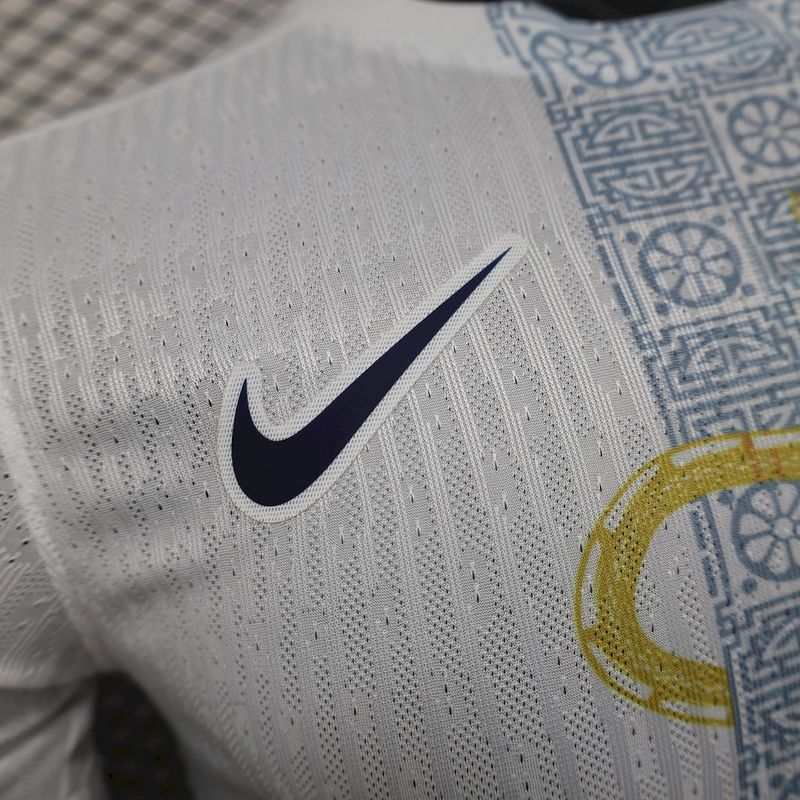 Tottenham Hotspur Jugador Camiseta 2025 - White Gold Snake