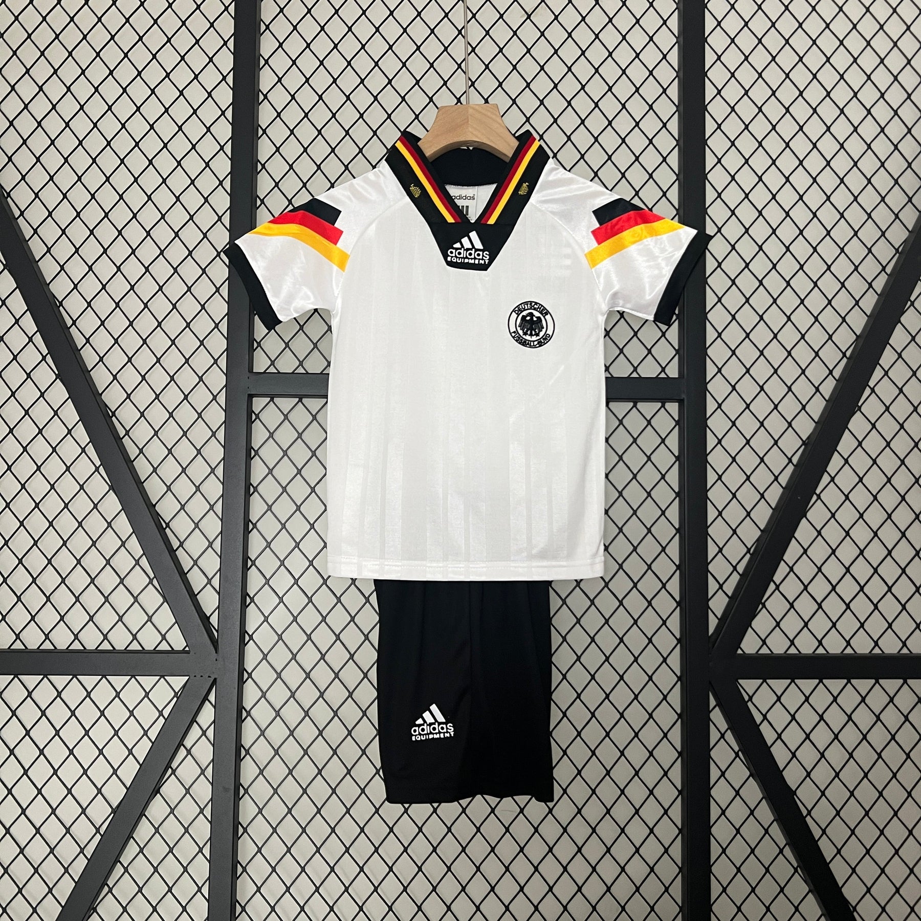 CAMISETA ALEMANIA I 1992 CONJUNTO INFANTIL (RETRO) - Vitrine Futebolística